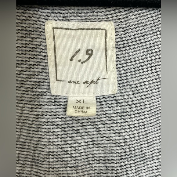 Anthropologie One Sept Top Pleated Back XL - Picture 5 of 7